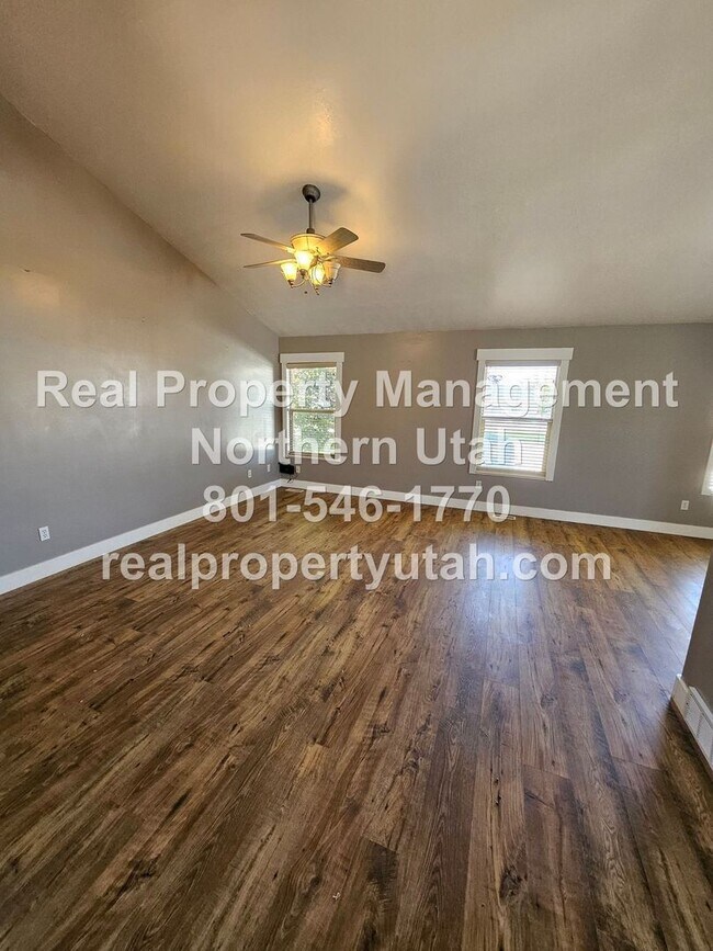 Foto del edificio - Stunning 7 Bedroom Home in West Point Avai...
