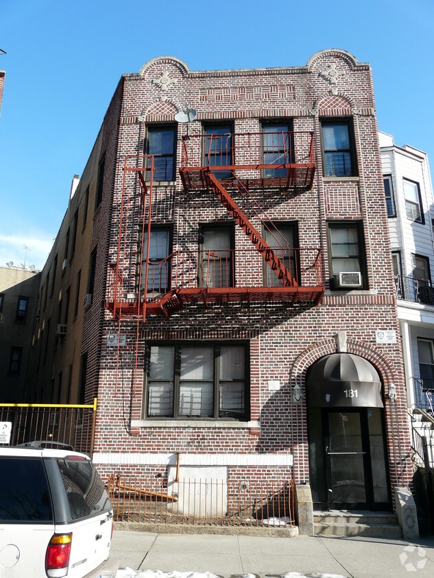 Building Photo - 181 E 205th St