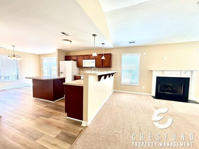 Building Photo - NEW PAINT AND LVP FLOORING! BEAUTIFUL 3 BE...