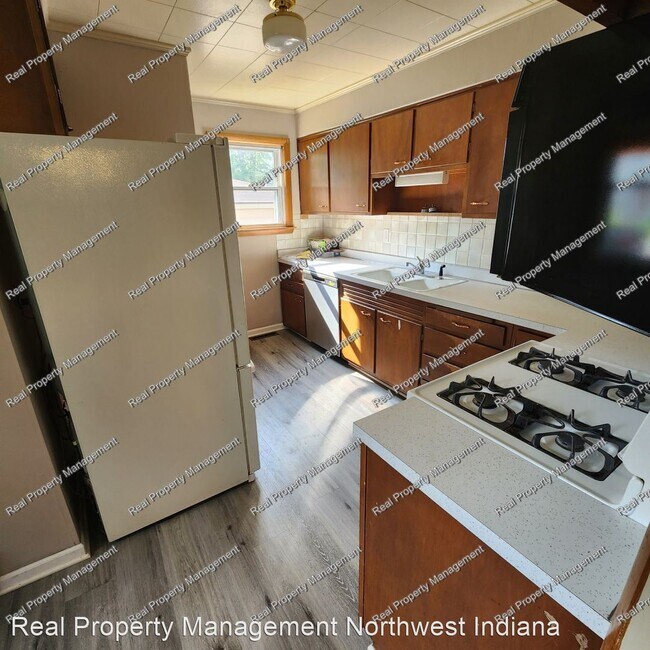 Foto del edificio - 3 br, 2 bath House - 6648 Monroe Avenue