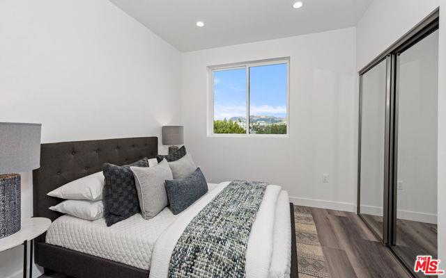 Foto del edificio - 667 Wilton Pl