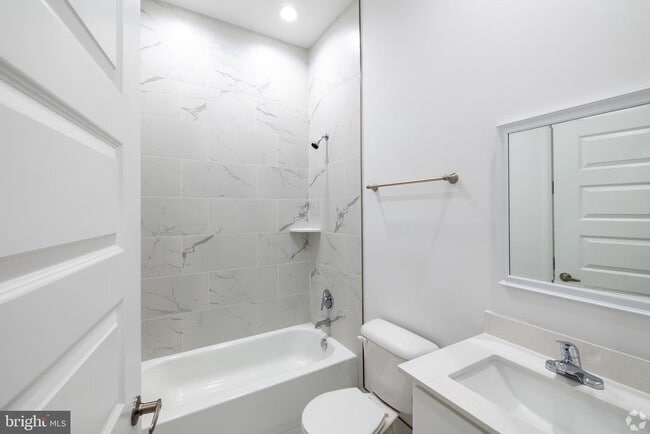 Foto del edificio - 68 LOCKWOOD Dr