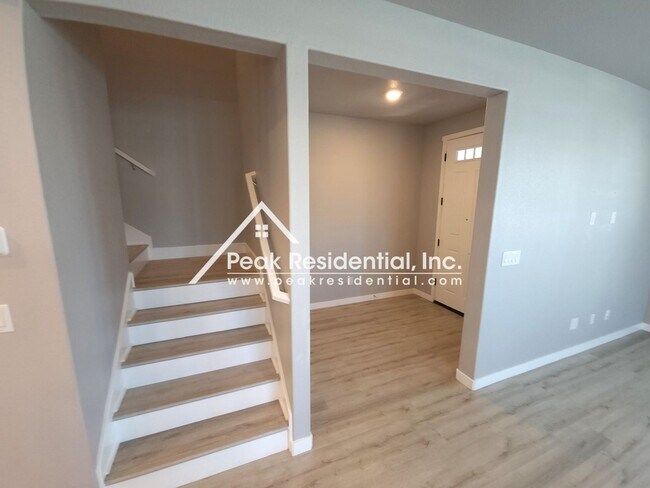 Building Photo - 3 br, 2.5 bath House - 3151 Blackbird Ct