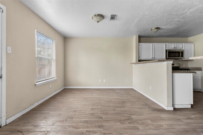 Foto del edificio - 6703 Ashland Forest Dr