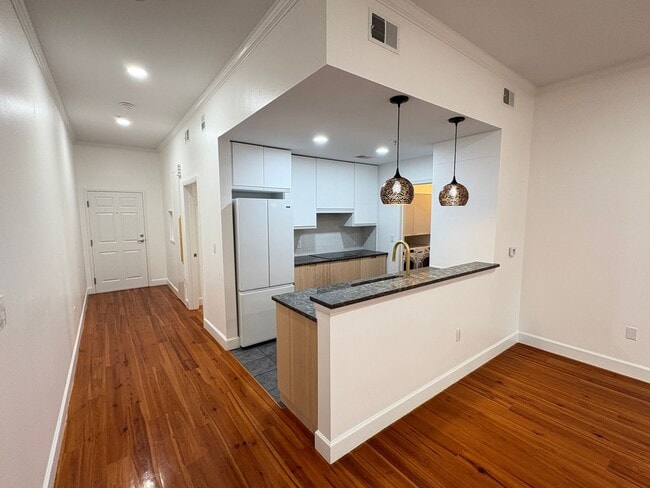 Building Photo - Capital Place Condo