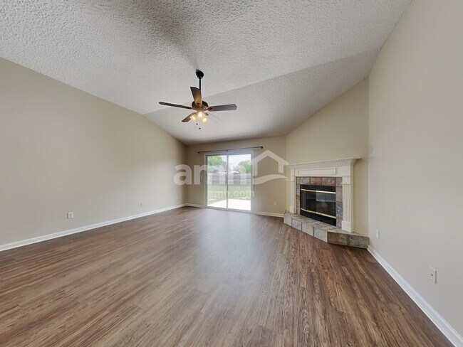 Foto del edificio - 3171 Highland Grove Dr