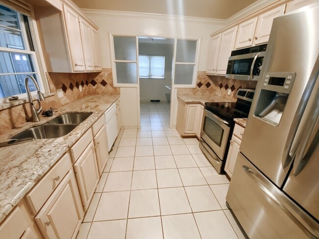 Building Photo - Beautiful 3 bedroom/2.5 bathroom home with a 2 car garage in West Lafayette, IN!
