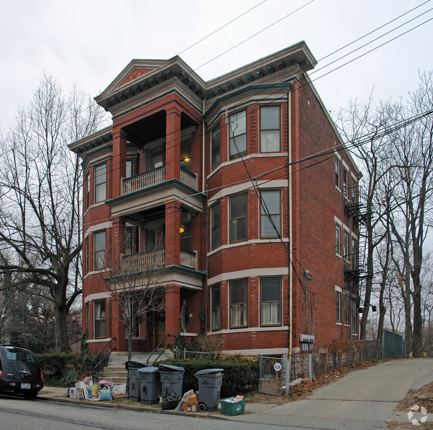 Primary Photo - 2825 Bellevue Ave