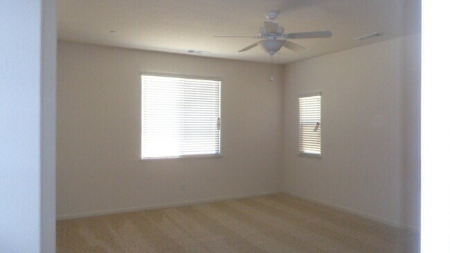 Building Photo - 5536 Summer Land Dr
