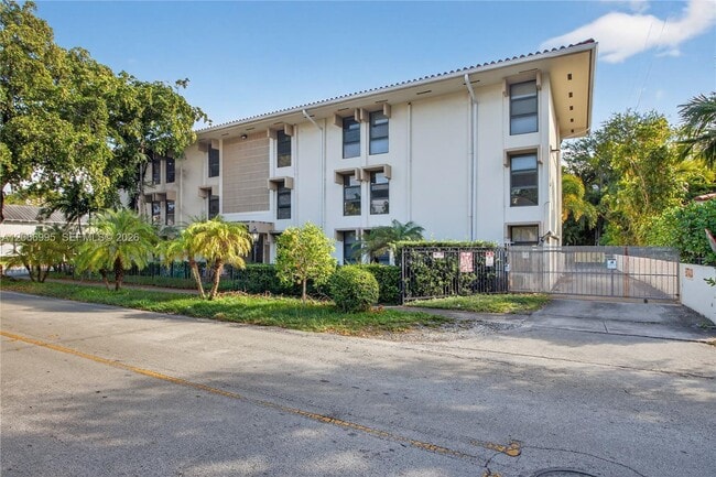 Building Photo - 1600 S Le Jeune Rd