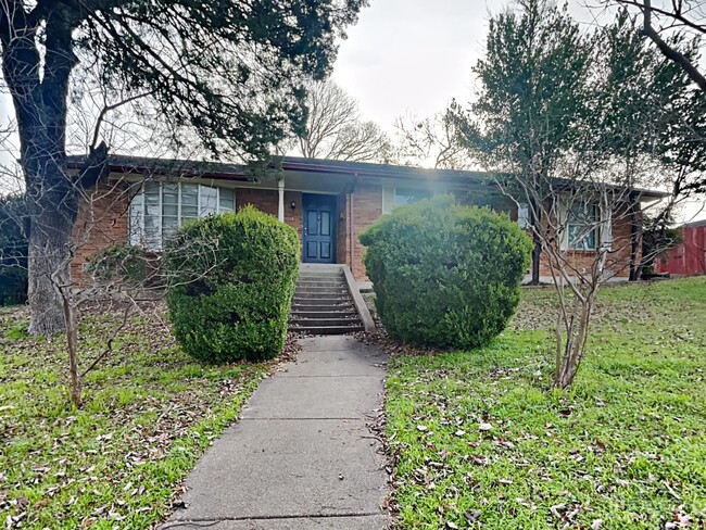 Building Photo - 3240 Springwood Ln