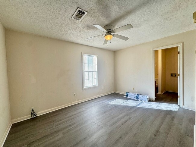 Building Photo - 2708 Kavanaugh Rd