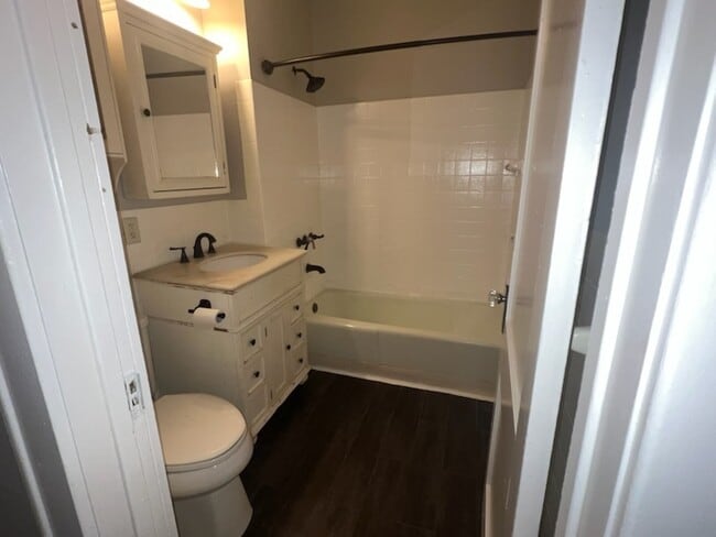 Foto del edificio - 2129 James St