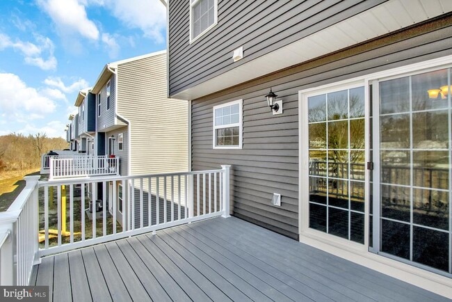 Building Photo - 219 Woodside Ave