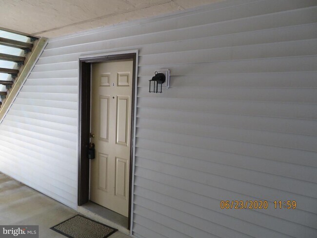 Building Photo - 1645 Carriage House Terrace