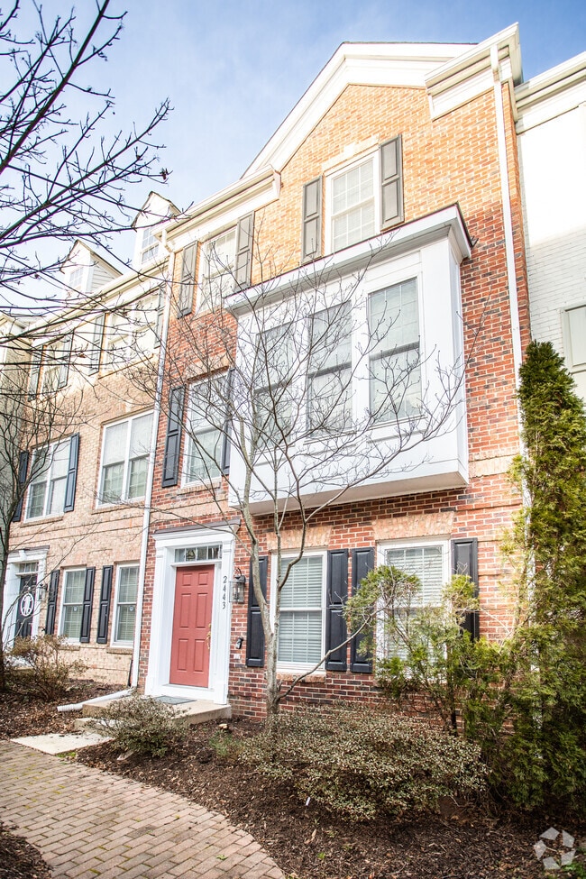 Building Photo - 2443 Huntington Park Dr