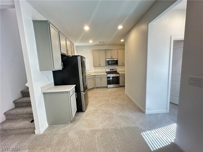Building Photo - 79 Golden Aria Ave