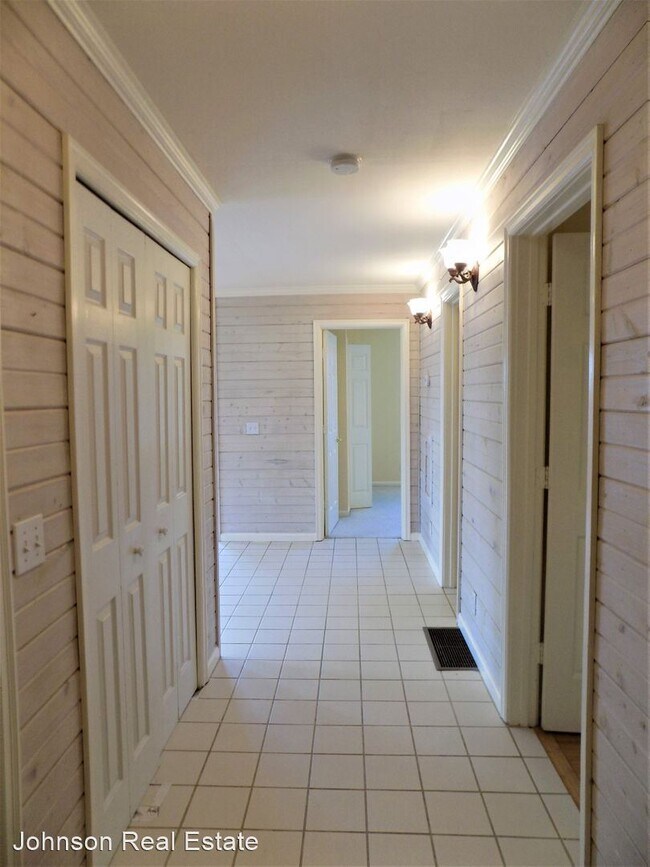 Foto del edificio - 1705 Ayodhya Ave