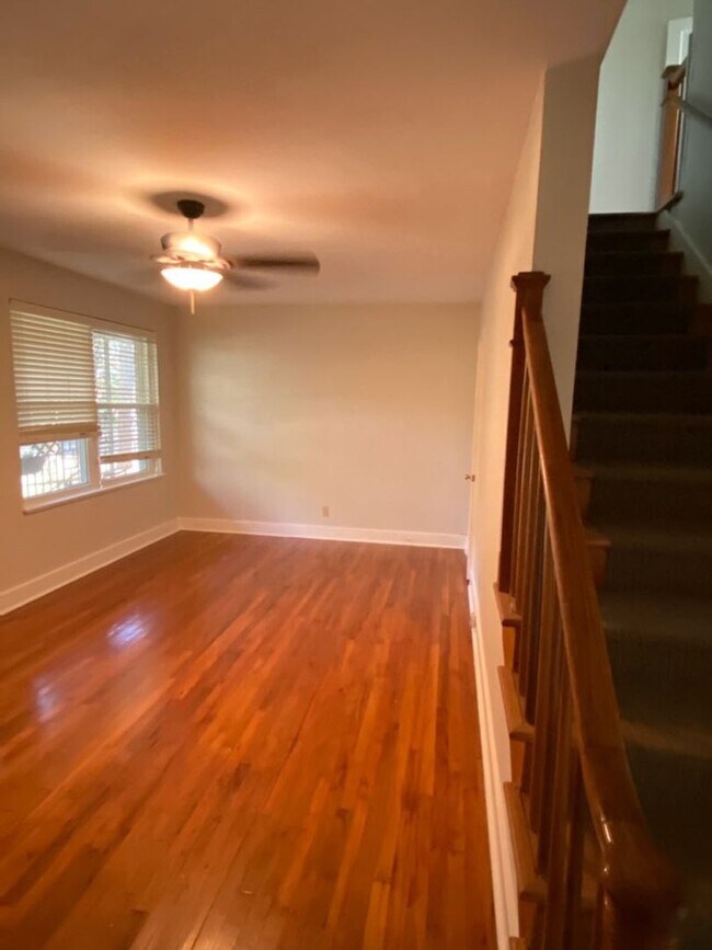 Building Photo - Great 2BR/1BA Condo Villa Rose