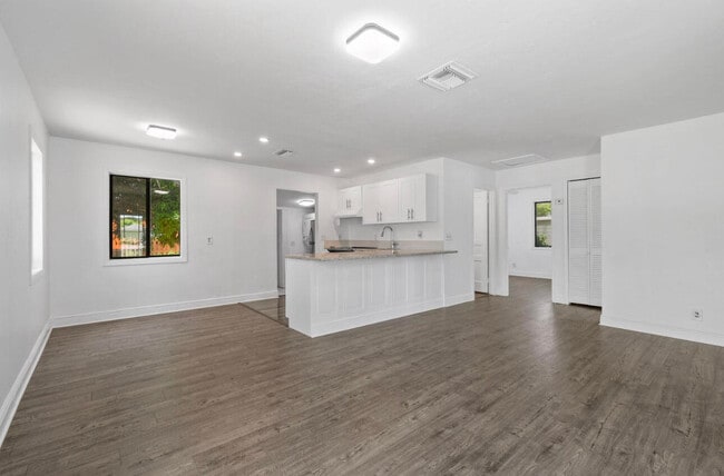 Building Photo - 641 Forest Hill Blvd