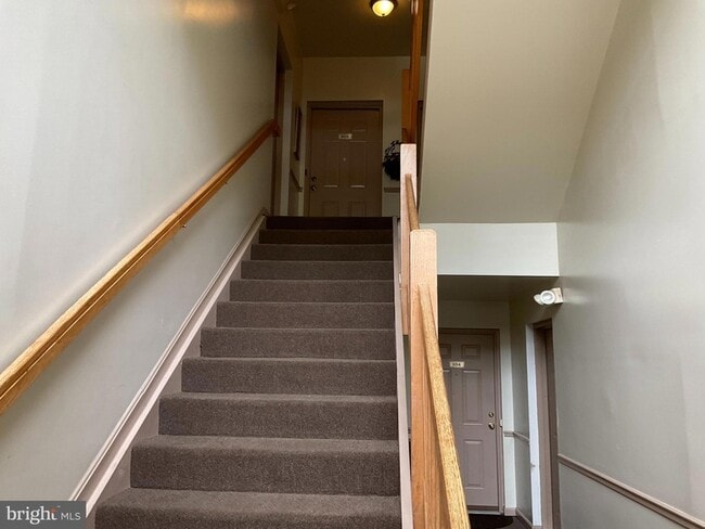 Building Photo - 9808 Lake Point Ct