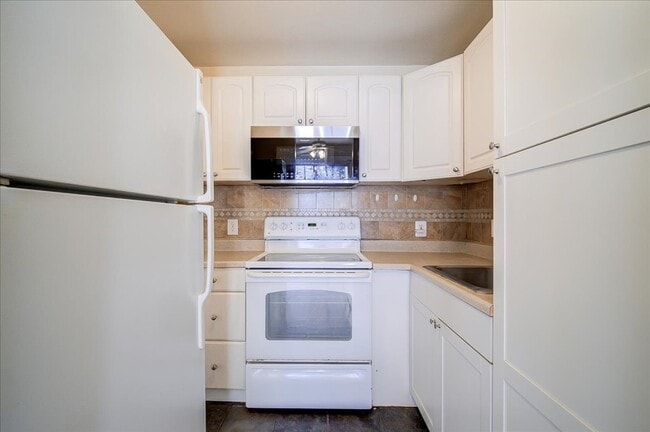 Building Photo - 45 Scarborough Ln