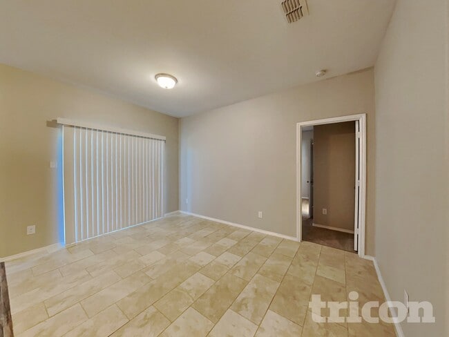 Building Photo - 215 Saddlebrook Ln