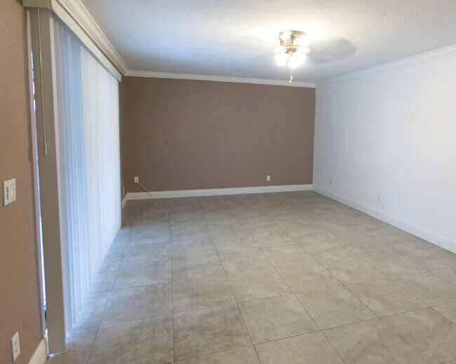 Foto del edificio - 4225 Turnberry Cir