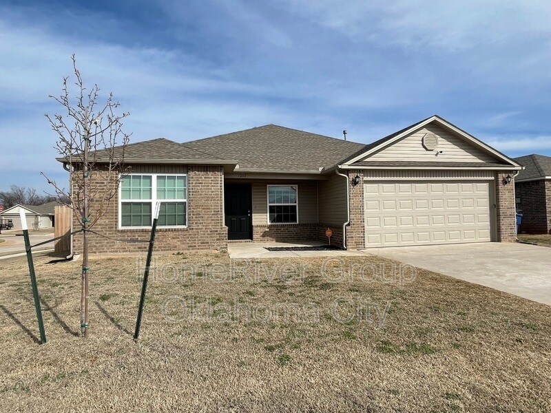 1016 N Scouts Ct Way, Mustang, OK 73064 House for Rent in Mustang, OK