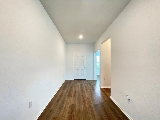 Building Photo - 10501 Steinbeck Dr