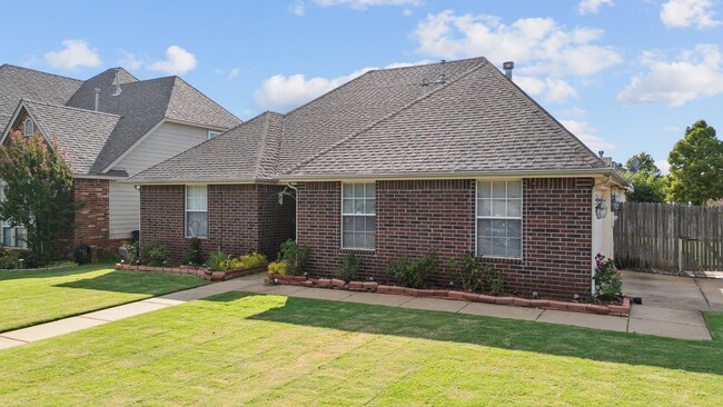 Foto del edificio - Spacious Home in South Tulsa