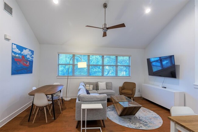 Foto del edificio - 1312 Woodland Ave