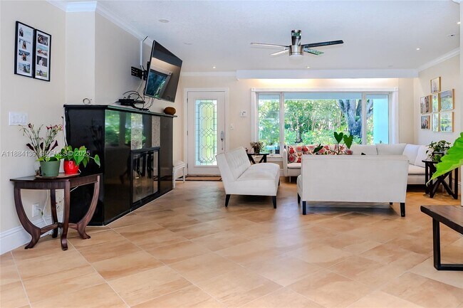 Foto del edificio - 1529 Bayview Dr