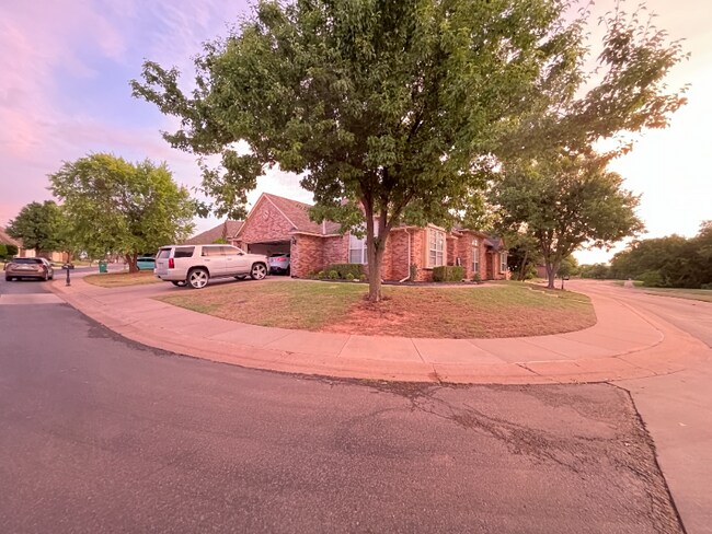 Foto del edificio - 16721 Farmington Way