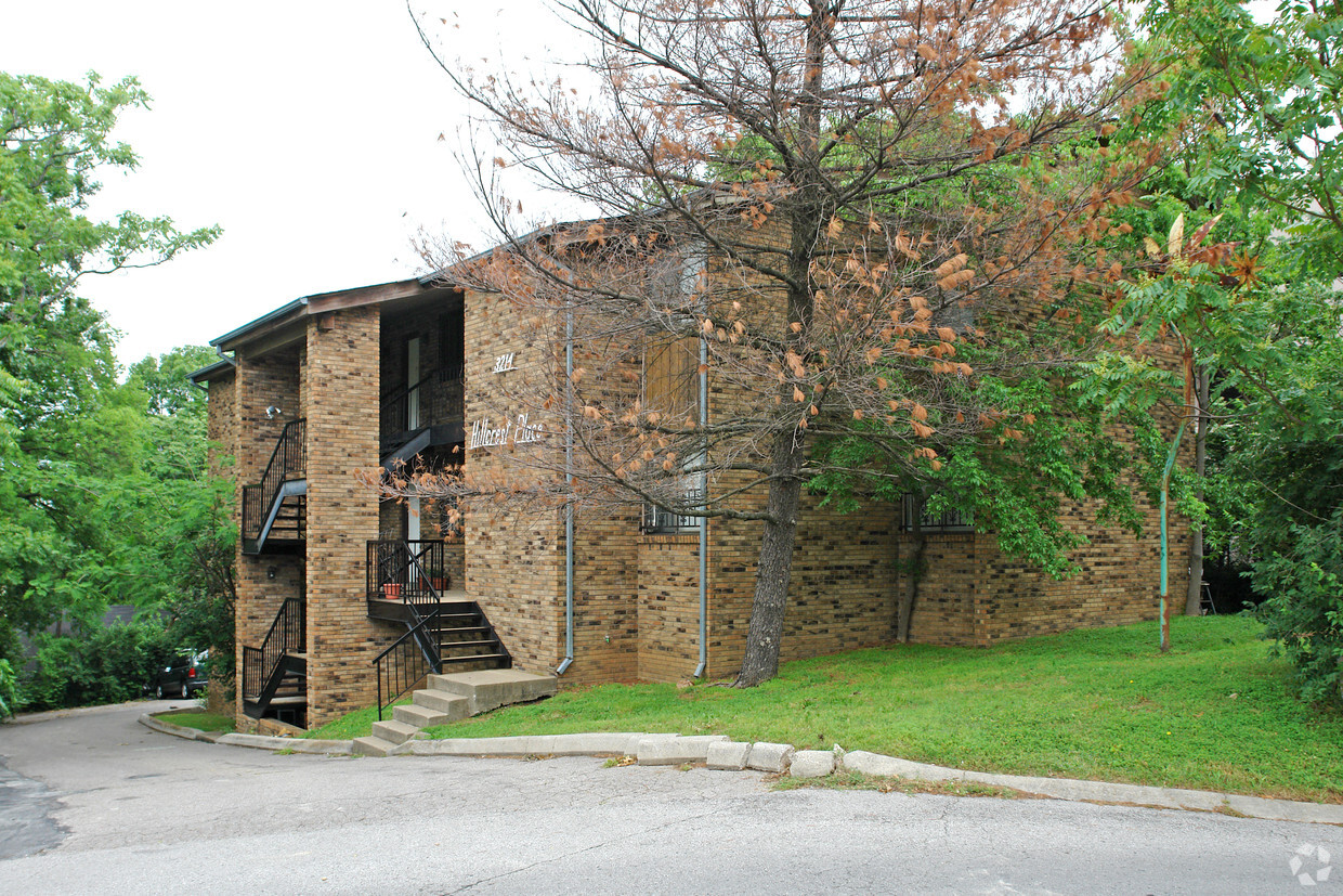 unable to get more varying angles. if foliage wasn't blocking view, then position was too close to bldg for practical shot. - M. McNamara 5-16-08 - 3205 West End Ave