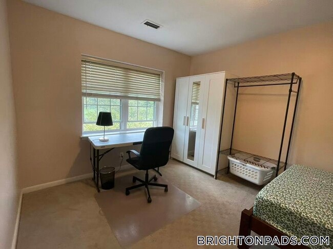Foto del edificio - 30 Lake Shore Ct