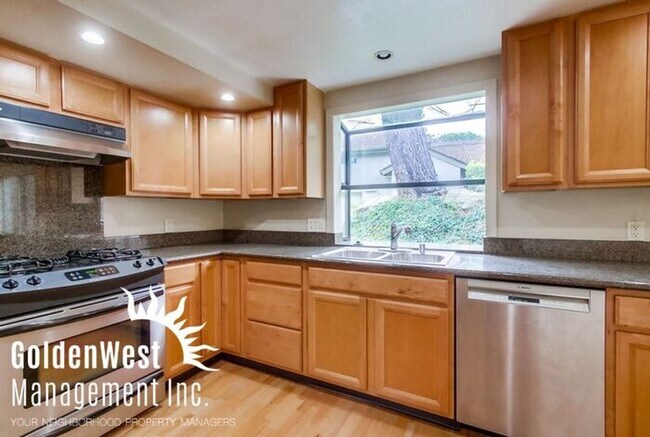 Building Photo - Condo 2Bdm 2.5Ba in the Heart of San Diego