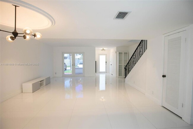 Foto del edificio - 2714 NE 8th St