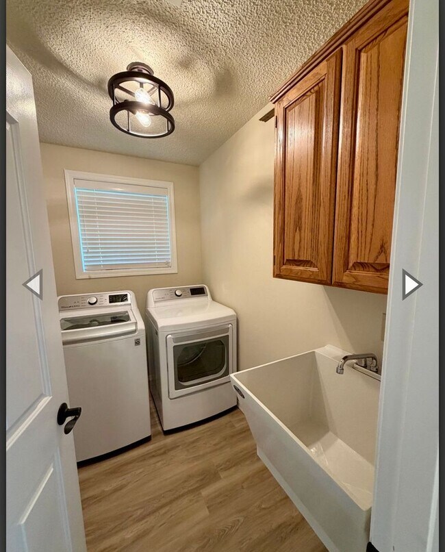 Foto del edificio - Hard to find 3 Bdrm, 2 Bath home in Harbor isles on the canal 2 miles to Sky Lakes Medical Ctr an...