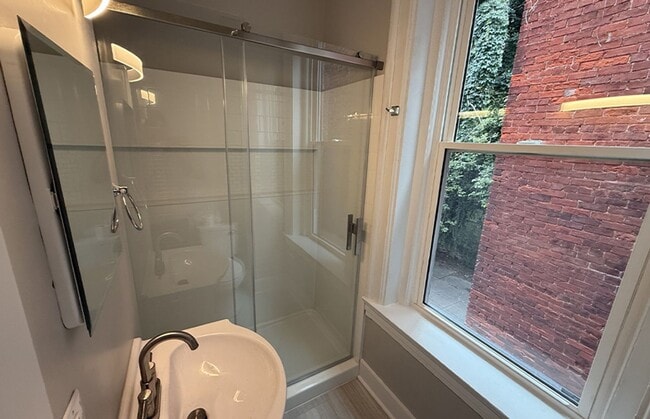 Building Photo - 2724 Jefferson Ave