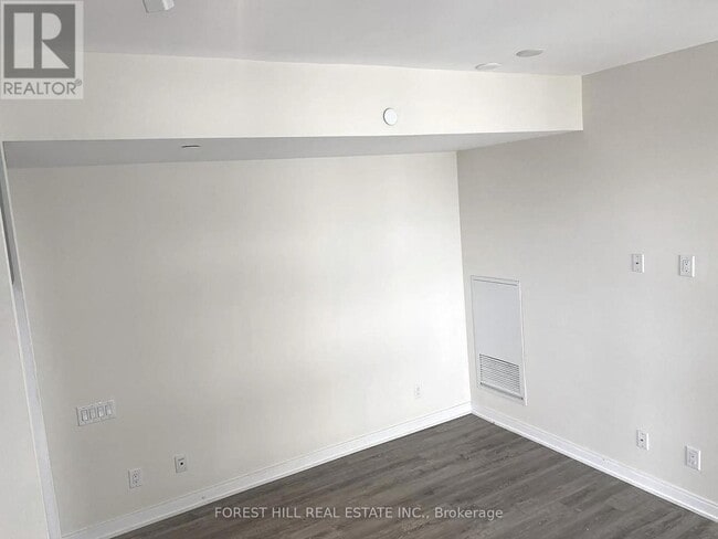 Building Photo - 42 Charles St E