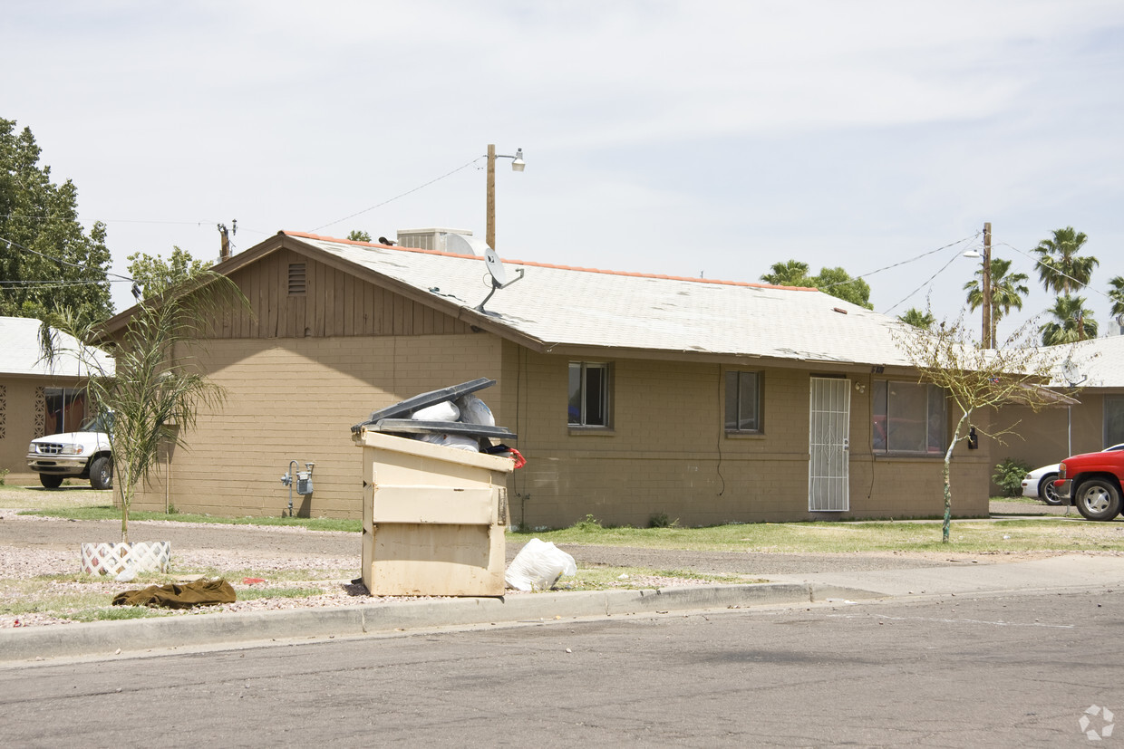 Building Photo - 5828 W Rose Ln