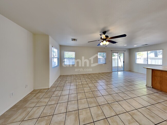 Foto del edificio - 5919 Bristol Crest Ln