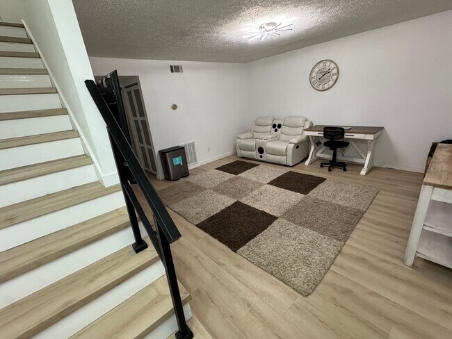 Foto del edificio - 116-115 Five Oaks Dr