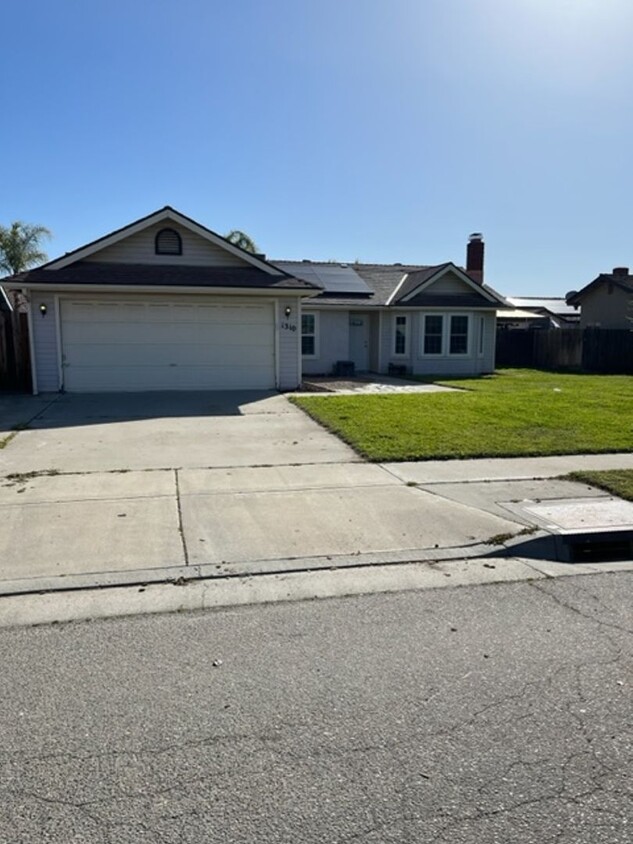 Primary Photo - Nice home in Lemoore