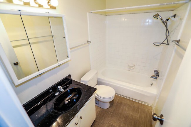 Building Photo - 7546 Parkway Dr