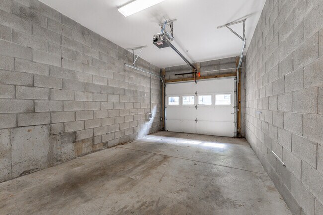 Building Photo - 527 N Park Ave