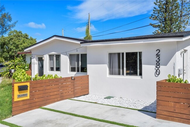 Foto del edificio - 2380 NE 137th St