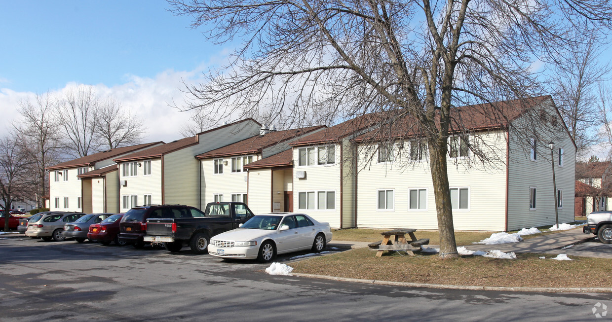 Primary Photo - Lakeside Village Apartments