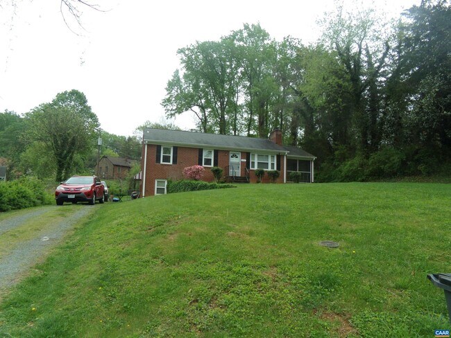 Building Photo - 137 Buckingham Cir